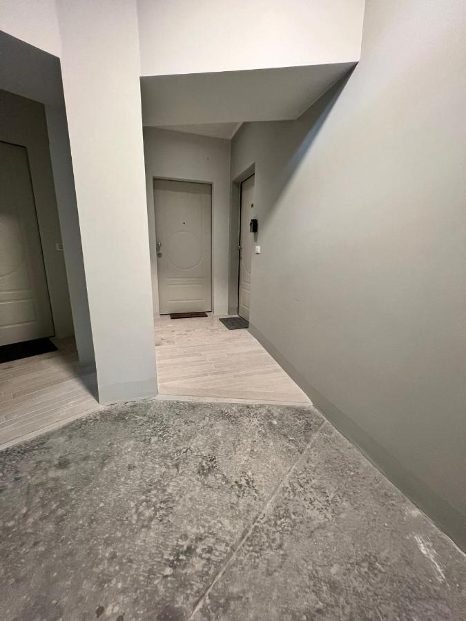 Luxury + Garage Apartment *